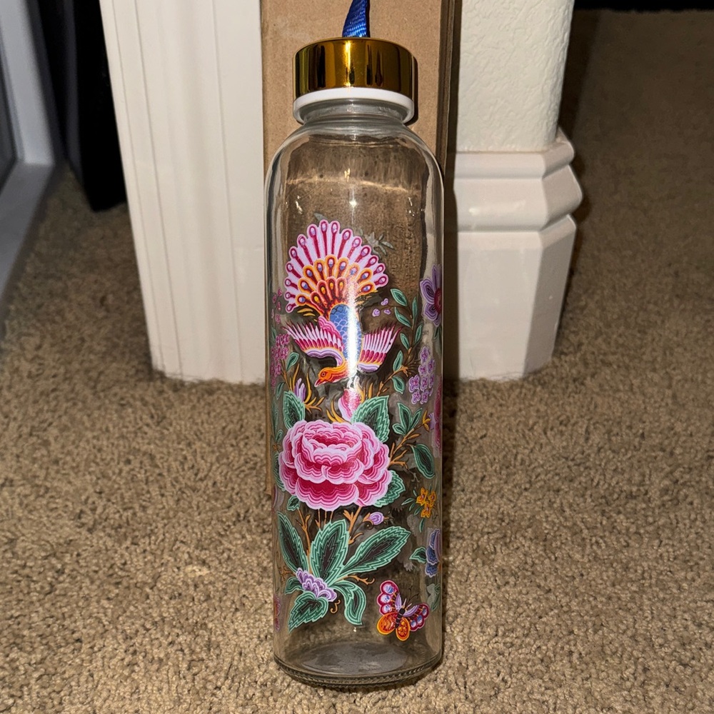 Margot Elena glass water bottle 16 oz.
